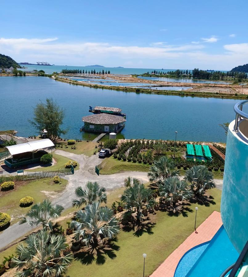 Glossy Marina Homestays Lumut Exterior photo