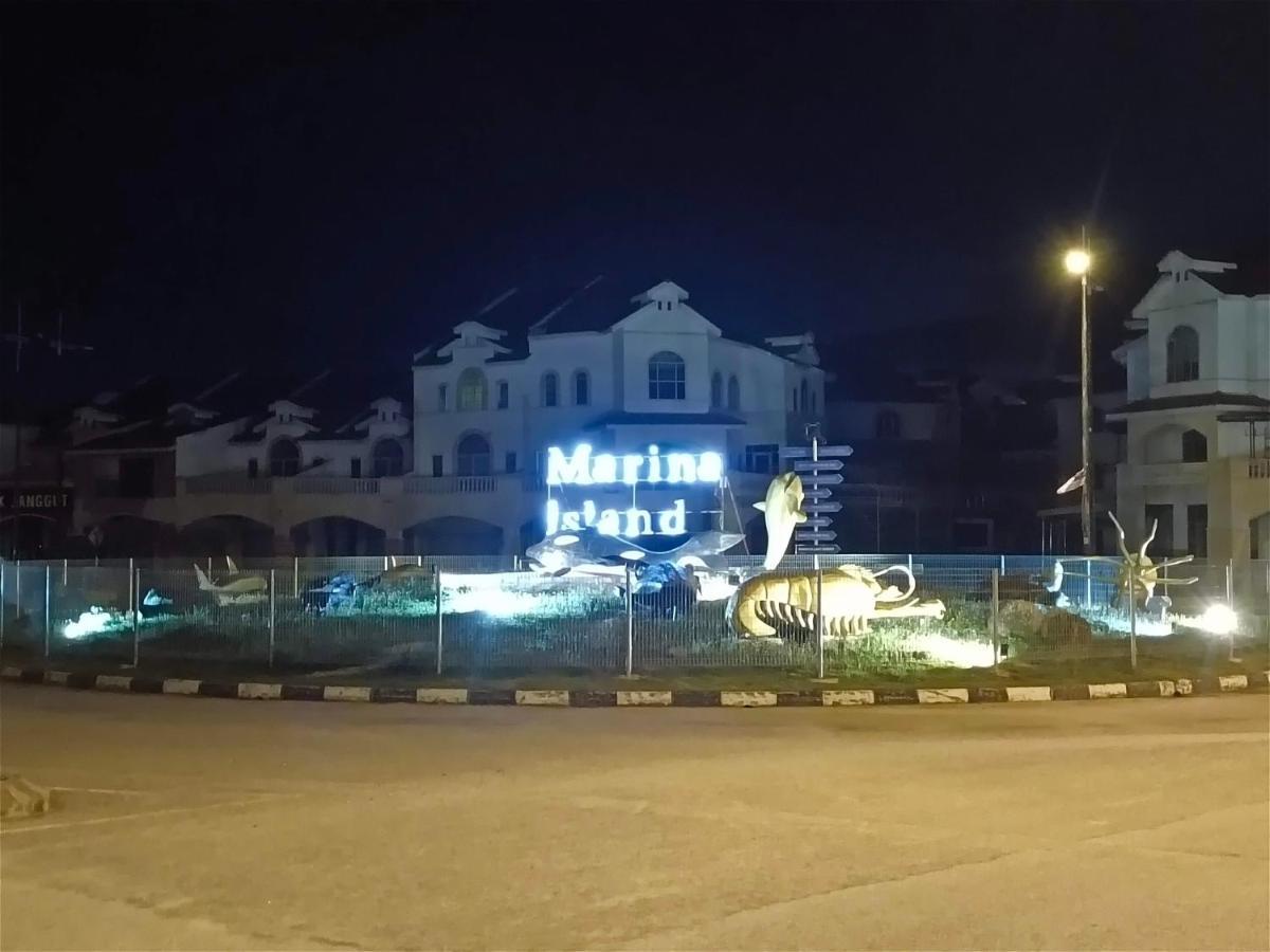 Glossy Marina Homestays Lumut Exterior photo