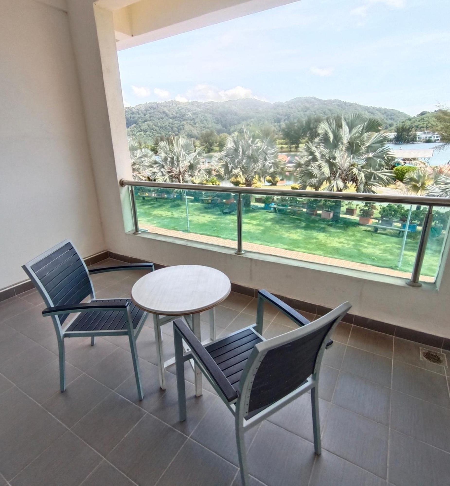 Glossy Marina Homestays Lumut Exterior photo